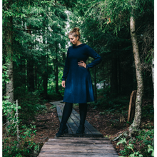 Greenhousewear - Varpu hupullinen tummansininen trikoomekko koot 34-52, pituudet regular ja long